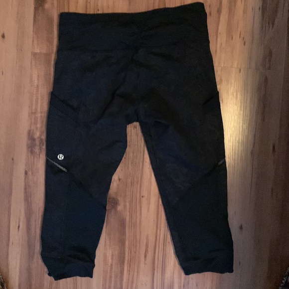 Size 4 luxtreme crops with side pockets - Picture 3 of 3